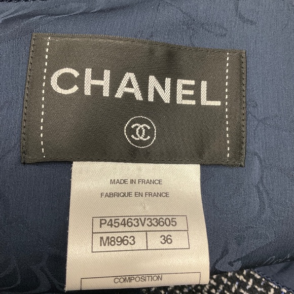 CHANEL BLACK / WHITE / BLUE ZIP FRONT TWEED JACKET - Picture 4 of 4